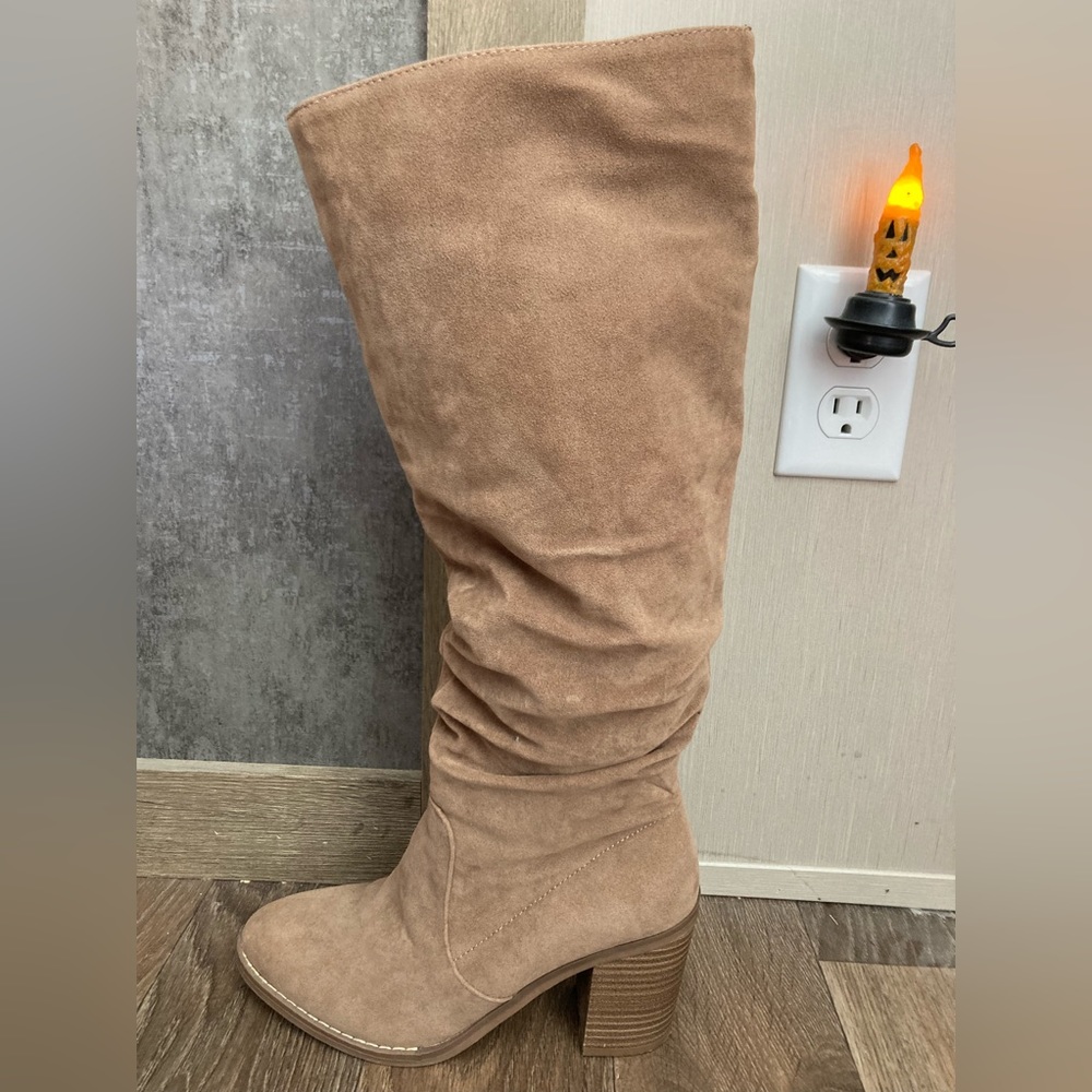 Universal thread tall boot